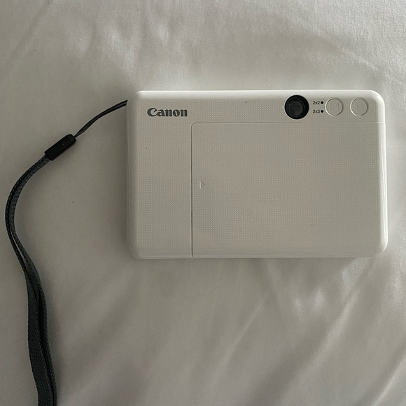 Canon IVY CliQ Instant Camera Printer - Picture 2 of 5